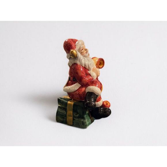 Fitz and Floyd Salt and Pepper Shaker Set Santa Sitting on a Present - Picture 3 of 9